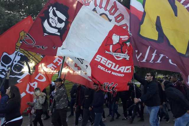 Dall'amore per la Salernitana all'odio nei confronti del Lecce: il Bari tra gemellaggi e rivalit�